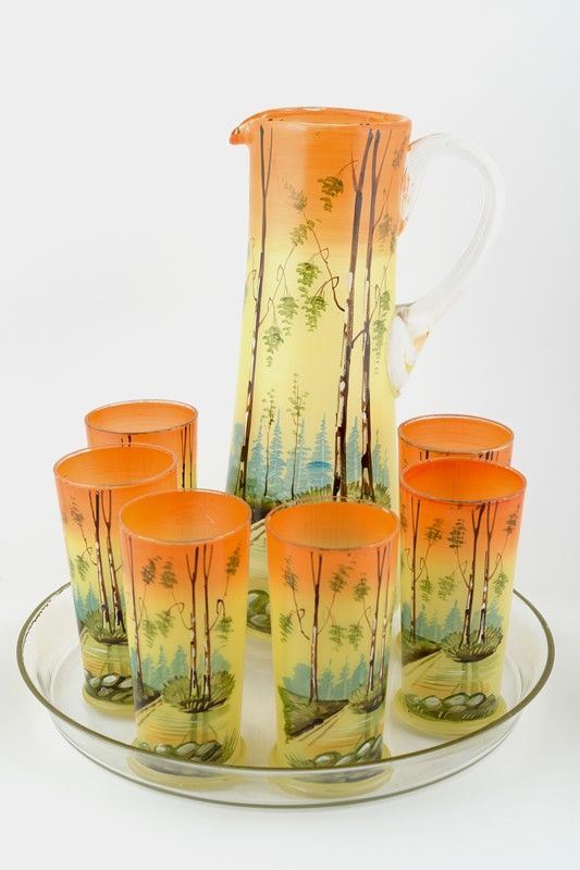 Service of six water glasses with carafe and a serving tray