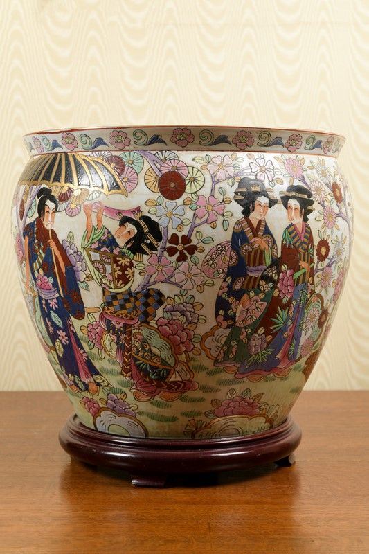 Chinese porcelain tub