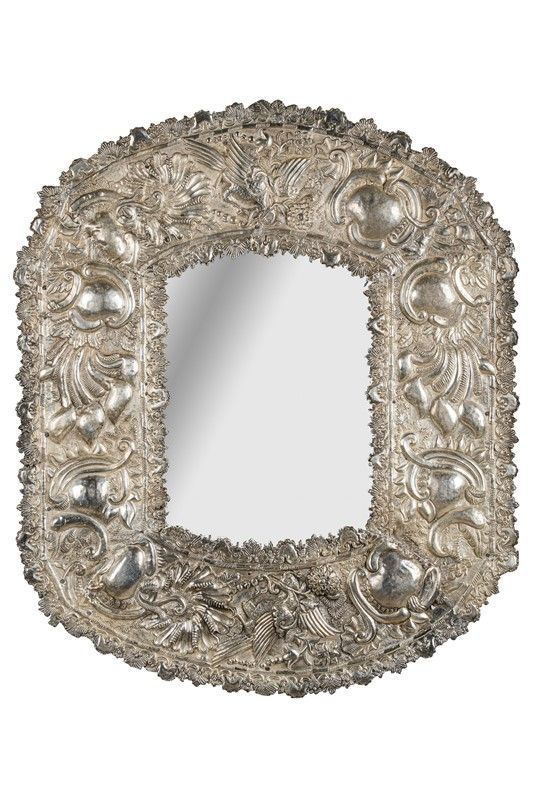 Specchiera con cornice in argento sbalzato