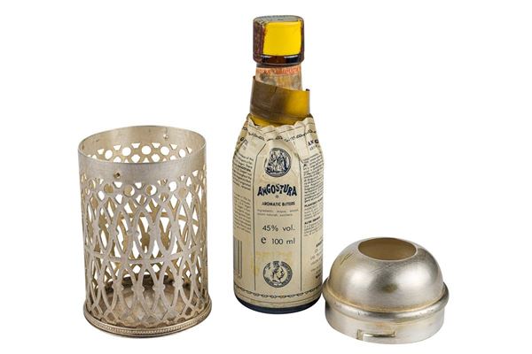 Small bottle holder in silver metal