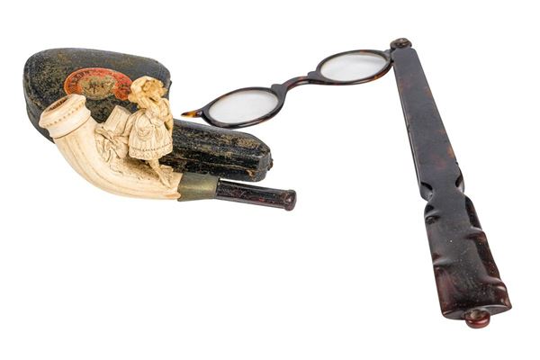 Lot of two ivory and tortoiseshell items