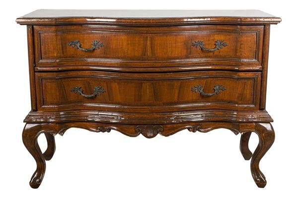 Walnut chest of drawers