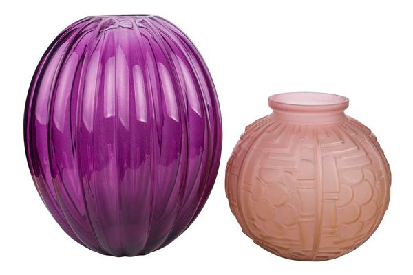 Lot of two glass vases