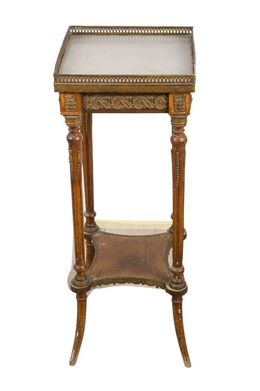 Mahogany wood table