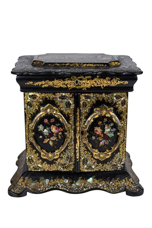 Jewelery box in ebonized wood