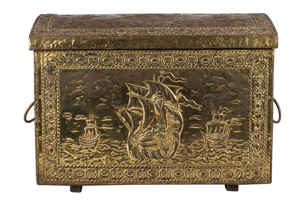 Scrigno in legno e ottone
