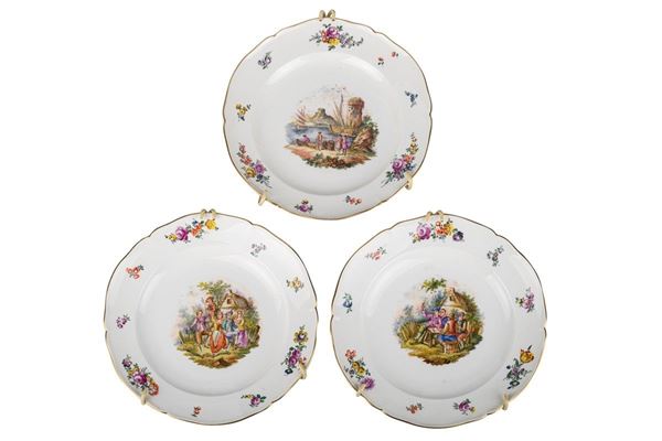 Lot of 3 porcelain plates