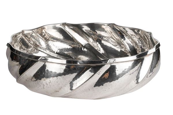 Silver metal round centerpiece