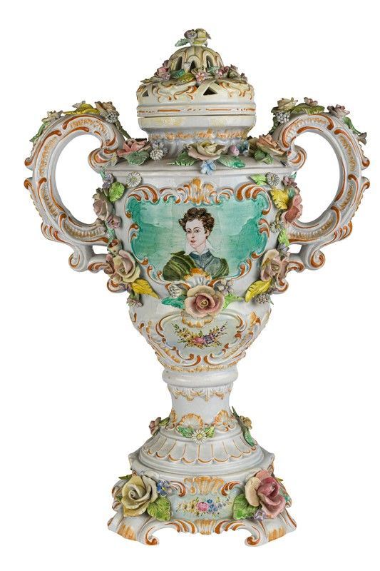 Vaso biansato in ceramica policroma