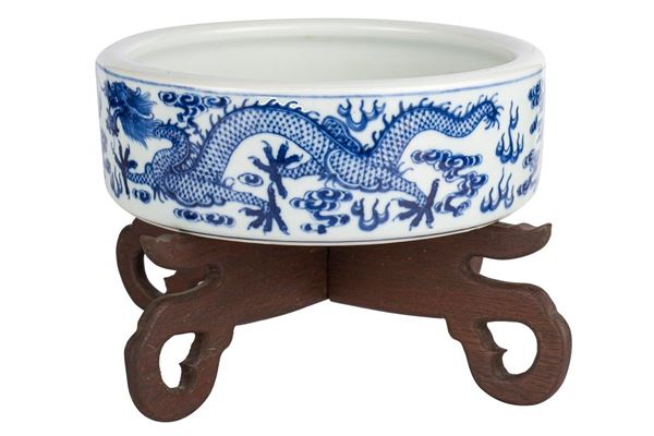 Chinese porcelain brushpot