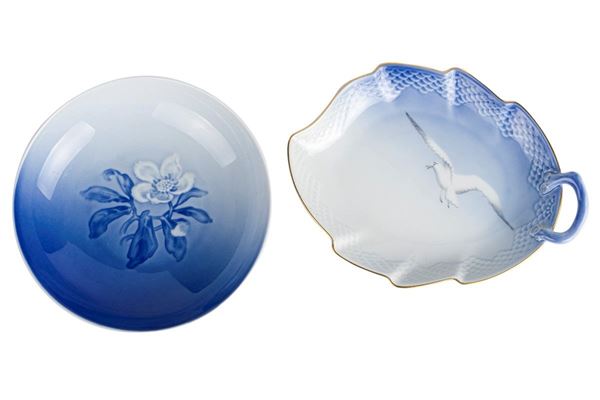 Lot of a plate and a tray in Copenhagen porcelain