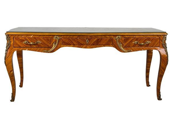 Diplomatic desk