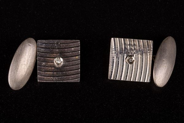 18kt white gold men&#39;s cufflinks with two 0.02 pt. bt