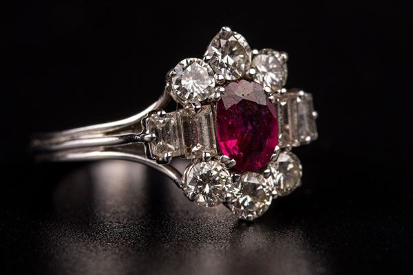 Ring in low white gold 0.80 pt bt approx. round and taper cut