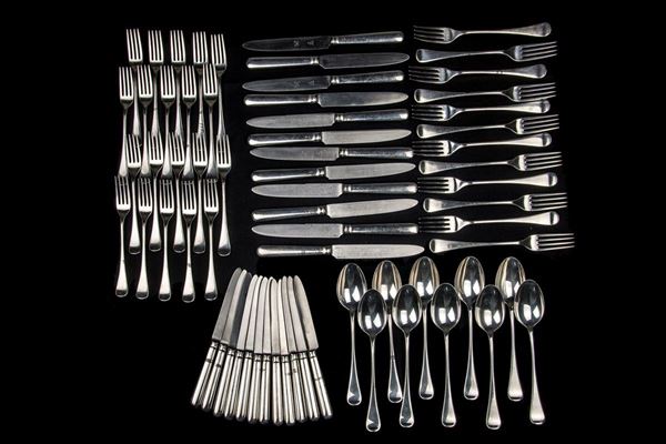 Lot of 12 forks, 10 spoons, 20 dessert forks, 12 small knives and 12 large knives in 800 silver