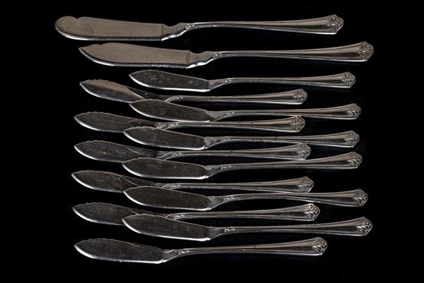 Lot of 14 800 silver fish knives