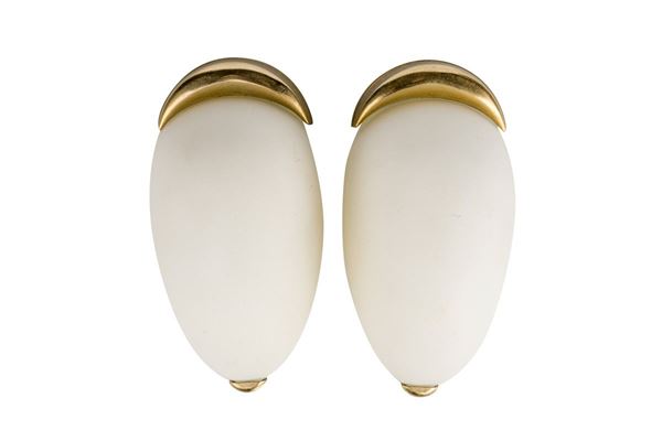 Coppia di applique in vetro opaco