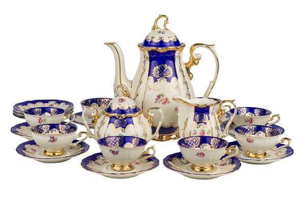 Lot of 8 cups and 11 coffee saucers