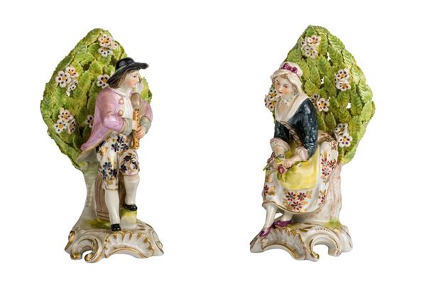 Coppia di sculture in porcellana