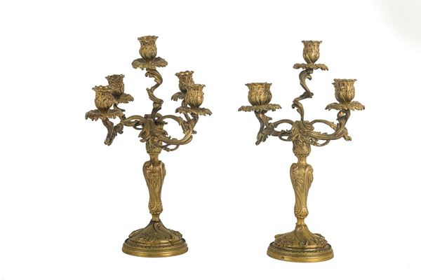 Coppia di candelabri in bronzo dorato