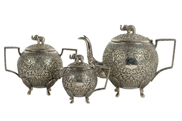 Particolare set da t&#232; e caff&#232; in argento