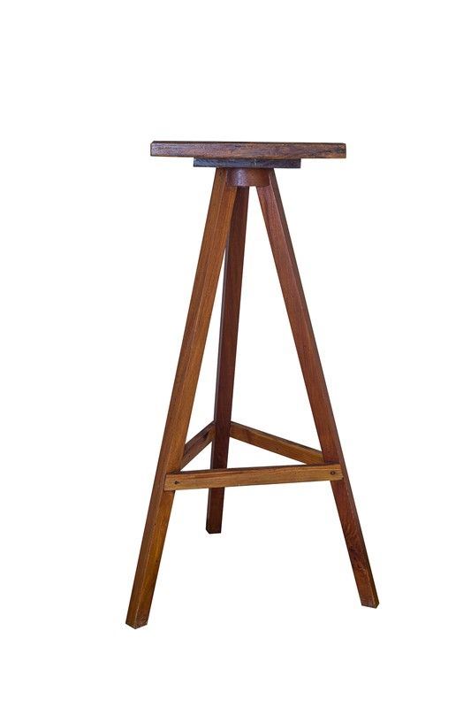 Easel for sculptures