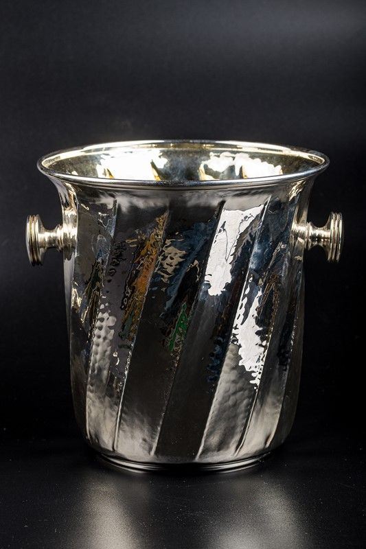Champagne holder
