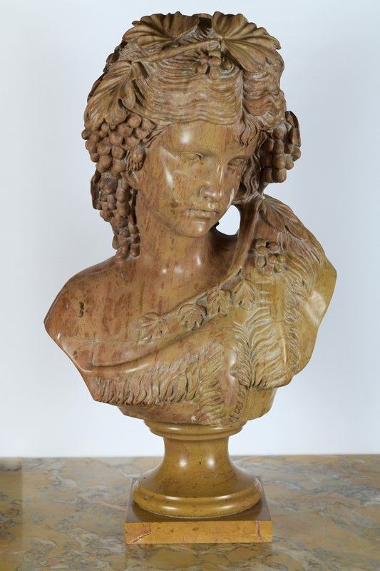 Busto femminile Allegoria dell&#39;Autunno