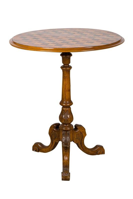 Round coffee table