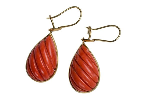 Pair of 18 kt gold earrings