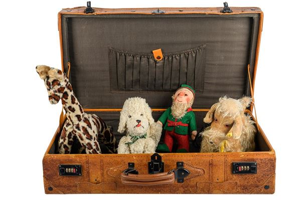 Quattro peluches vintage, di cui due cani, una giraffa ed uno gnomo stile Lenci  