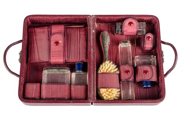Travel necessaire