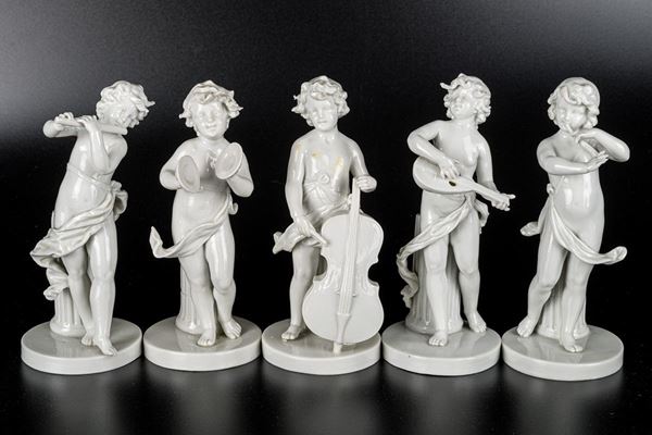 Lot of five figurines