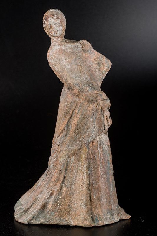 Figura femminile con peplo