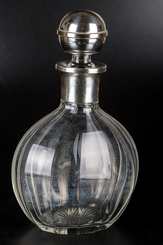 Perfume bottle