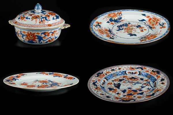 Lot of a tureen and three plates
