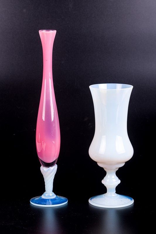 Lot of two small vases