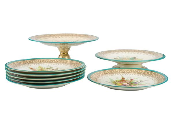 Lot of two risers and six plates