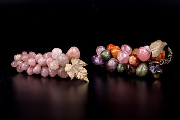 Pair of bunches of grapes in hard stone