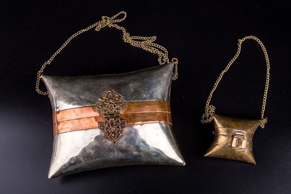 Lot of two vintage handbags