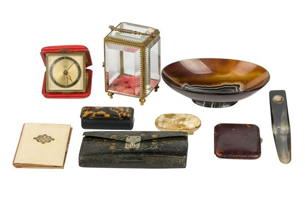 Lot of nine items