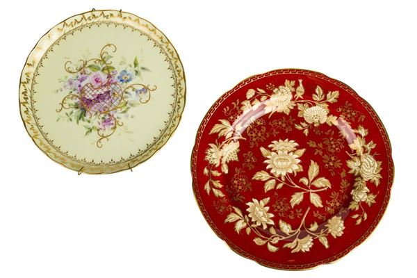 Lot of two display plates