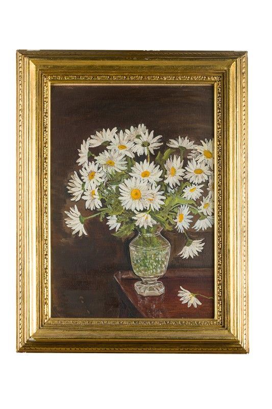 Vase with daisies