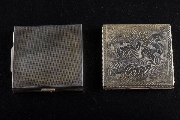Two powder cases in 800 silver