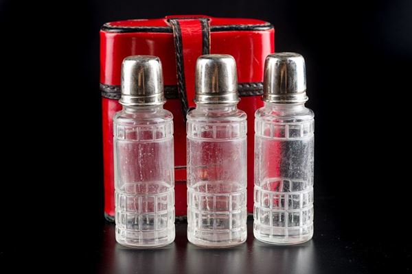 Tre fiaschette da liquore