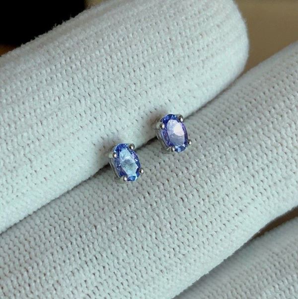 Paio di orecchini in argento 925 con tanzanite