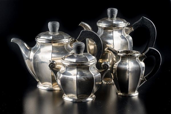 Servizio da t&#232; e caff&#232; in argento 800