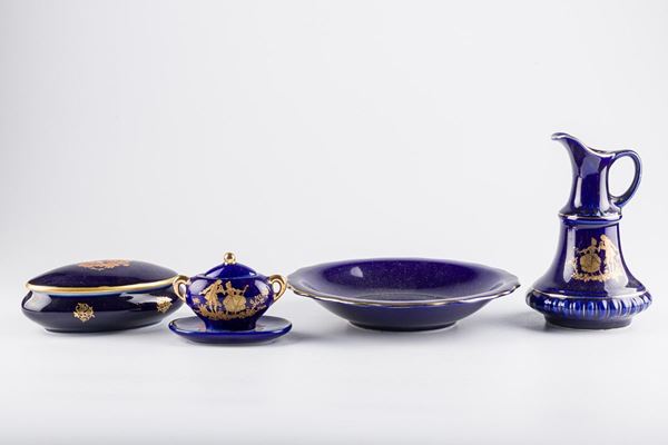 Lot of five porcelain objects