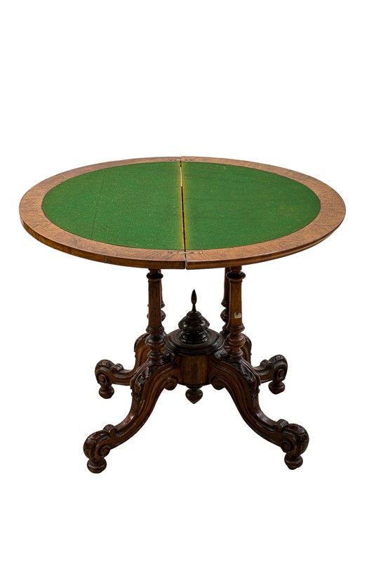 Openable table for play use