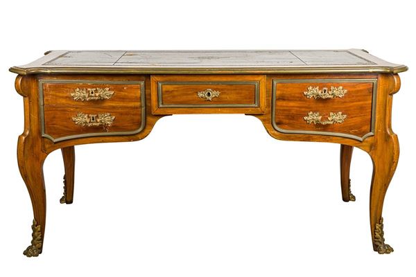 Diplomatic desk
